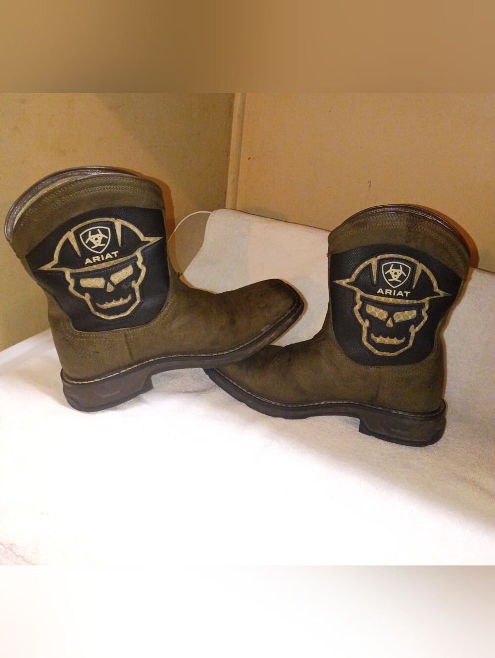 Ariat Brown Boys Western Boots with Skull Emblem Size 5